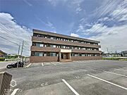 3階建ての単身向けマンション☆
