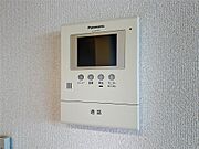 来客の顔が確認できるモニターホン付きで安心★