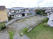 小学校まで徒歩約10分、中学校まで徒歩約1分