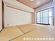 日中の暖かい時間は畳の上でゴロゴロするのもいいですね！