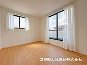 明るい印象の居室。おひさまの光を、爽やかな風をたっぷりと取り込めます。