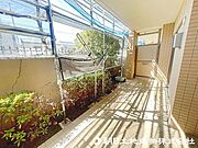 遮るものなくずっと陽当たりの良いバルコニー！風通しもよく洗濯物も早く乾きそうです！