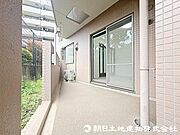 遮るものなくずっと陽当たりの良いバルコニー！風通しもよく洗濯物も早く乾きそうです！
