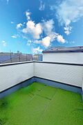 洗濯物を干すだけのスペースではもったいない多用途にご利用いただける大型ルーフバルコニーです。