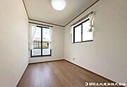通風・日当たり良好で、窓を開けるとすこやかな風が吹き抜けます。