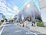 外観：道路が広く開放感がございます！