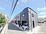 外観：交通量の少ない閑静な住宅街ですので、小さなお子様がいらっしゃるご家庭でも安心してお住まいになれます。前面道路は広いので、お車の出し入れが苦手なママや小さなお子様にも安心ですね。