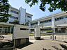 周辺：千代ヶ丘小学校まで約270ｍ、徒歩約4分学校像は、人とのかかわりの中で心を育む学校です。深く考え思いやりのある、たくましい生徒の教育を目標に掲げています。