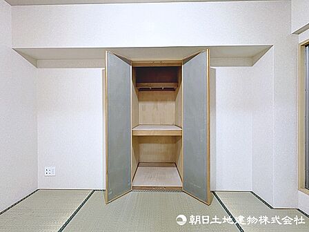 お布団はもちろん、たくさん収納できる大容量の押入れです！