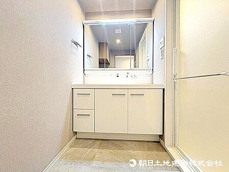 多彩な機能が備えられたパウダールーム。心地よいリフレッシュ空間です。