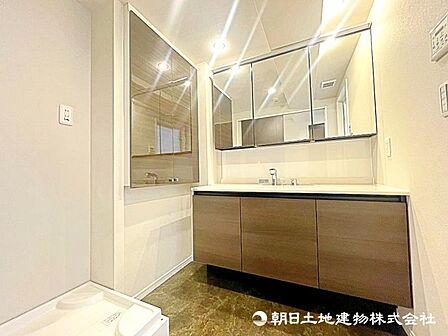 多彩な機能が備えられたパウダールーム。心地よいリフレッシュ空間です。