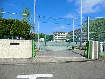 鶴川第二中学校まで約3000m
