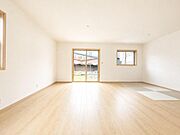 【【ホームズ掲載物件の《一括問合せ》対応店♪】】今すぐ知りたいにお応えします♪♪陽だまりに包まれる開放的なリビング空間♪♪ご家族みんなでゆったりと寛げる、心地よい時間を演出してくれます♪