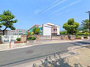 名古屋市立東港中学校人間性豊かな生徒の育成 ○ 明るく、たくましい心身を育てる。 ○ 自ら進んで学習する態度を養う。 ○ 情操を豊かにし、礼儀正しい生活習慣を育てる。 ○ 協力して 1760m