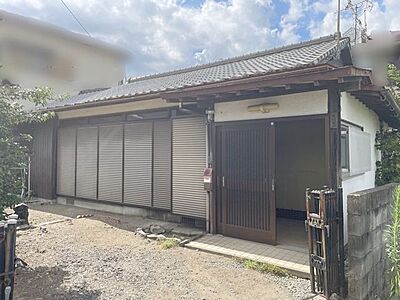 外観：リフォーム向きの平屋物件となります。