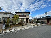 住友林業の清楚な佇まいです。駐車場は2台可能です。