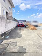 車種により2～3台停められます(縦列)