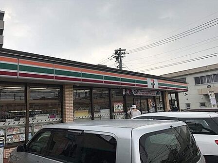セブンイレブン博多三筑2丁目店 徒歩3分。 190m