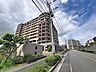 外観：総戸数94戸の大型マンション駐車場は1住戸1台確保（平面区画）