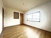 2階北側の洋室です！収納が2ヶ所あるお部屋です！