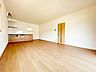 リビング/ダイニング：床・壁紙・建具交換
