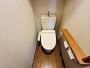 トイレには快適な温水洗浄便座付き！
