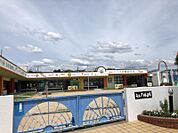 ラ・モーナ幼稚園まで　627m　徒歩約8分●先進的な幼児教育を目指し、国際化、情報課、環境などの今日的な課題をカリキュラムの重要な柱として教育活動を展開しています。