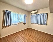 独立したお部屋がある事で家族間のプライベートも守られます。フローリングはお掃除もラクチンです◎