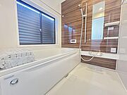 ゆっくりくつろぎたくなる浴室！半身浴やボディケアなどの時間もお楽しみくださいね♪