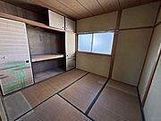 2階和室は天袋が付いた押入れがあるので、お部屋を広くお使いいただけます◎
