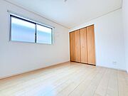 6.0帖洋室。クローゼット付きで、お部屋を広く使用できます！