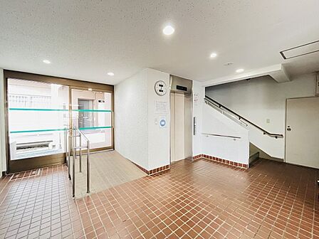 ご年配の方や小さなお子様のいるご家庭にも安心のエレベーター付き！