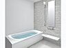 浴室：【カラーセレクト可能】水ハネを防止する一体型のカウンター。（同仕様）