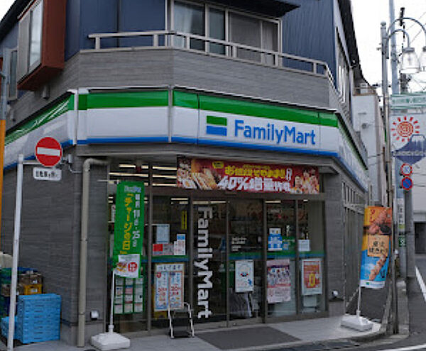 画像13:【コンビニエンスストア】ファミリーマート 幡ヶ谷本町店まで404ｍ