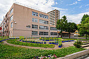 札幌市立平岸小学校 192m
