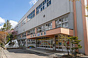 札幌市立山鼻小学校 1047m