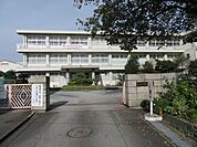 小学校「富士市立原田小学校まで835m」