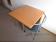 机といす
