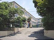 大塚小学校まで1100メートル
