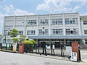 加茂小学校まで550メートル