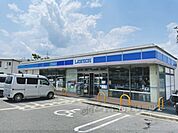 ローソン　加茂駅前店まで350メートル