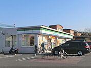 ファミリーマート　木津梅美台店まで500メートル