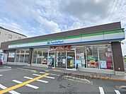 ファミリーマート　京田辺草内店まで550メートル