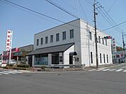 銀行「京都銀行久津川支店まで840m」
