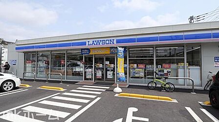 徒歩5分。ローソン船橋栄町店は閉店し、新規店:船橋栄町1丁目店となる 330m
