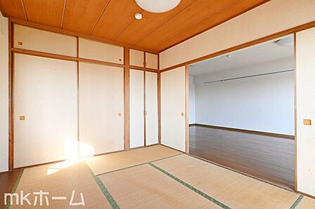 リビング横の和室は多目的に利用可能な空間です!お子様の遊び場、また客間として多彩にご利用頂けます!