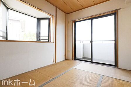 リビング横の和室は多目的に利用可能な空間です!お子様の遊び場、また客間として多彩にご利用頂けます!