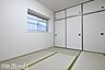 和室：リビング横にはあると落ち着く和室があります！押入収納付きですのでお布団類なども無理なく収納できます！