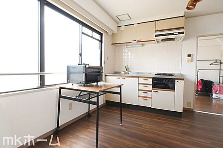 通風と採光を考慮したリビングは家族が自然と集まる空間となります!居心地の良いリビングで家族団らんを!