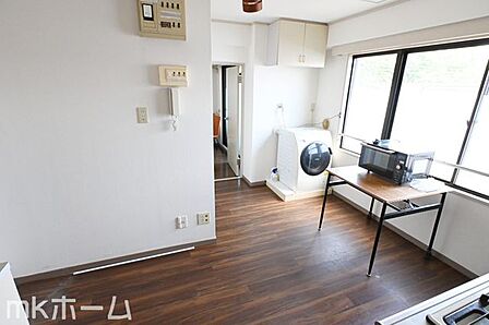 多くの時間を過ごす空間だからこそ採光にはこだわりたいですね!光を感じることが出来るリビング空間です!
